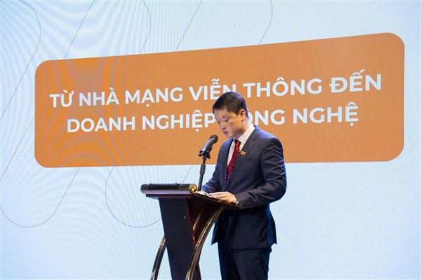 Đại diện Vietnamobile phát biểu tại CEF